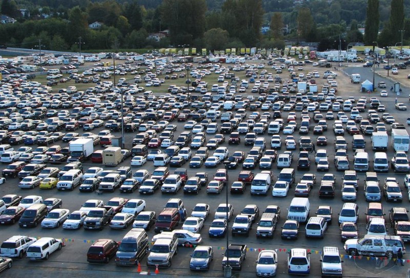 Ever Lose Your Car In A HUGE Parking Lot? You're Not The Only One... - AutoSpies Auto News
