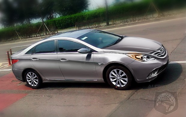 hyundai accent 2011. 2011 Hyundai Sonata: Looking