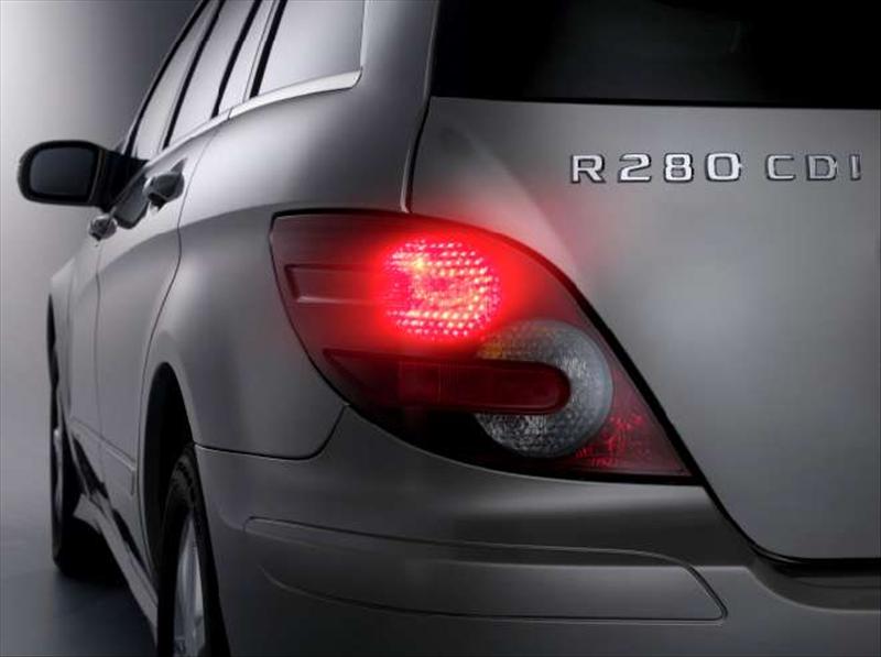 Mercedes R-Class gets upgrades for 2007 - AutoSpies Auto News