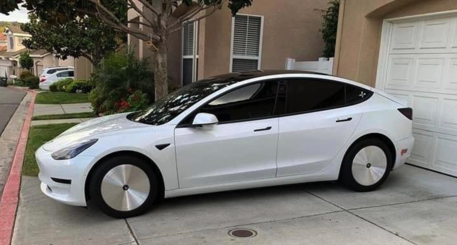 WORST TESLA WHEELS EVER? YOU Make The CALL! AutoSpies Auto News