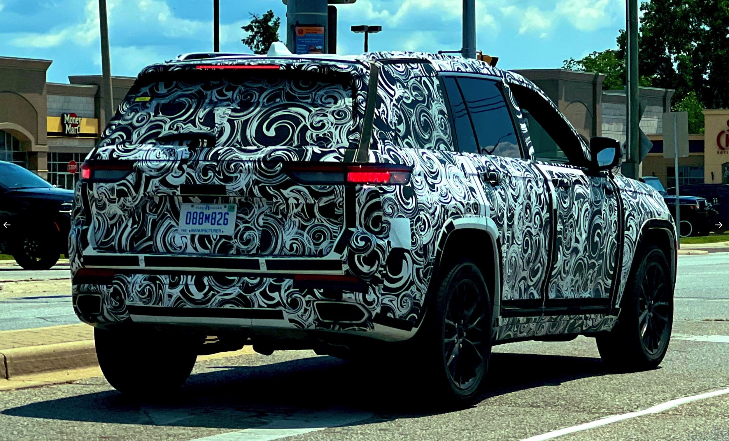 SPY PHOTOS REFRESHED Jeep Grand Cherokee SPIED ROVERING North Of The