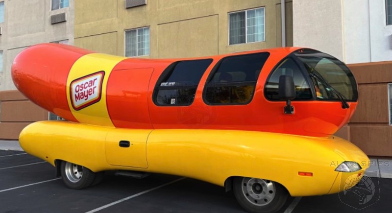 Thieves Caught Playing With Oscar's WIENER! The WIENERMOBILE That Is! But Heroes Took A Bite Out Of This CRIME!