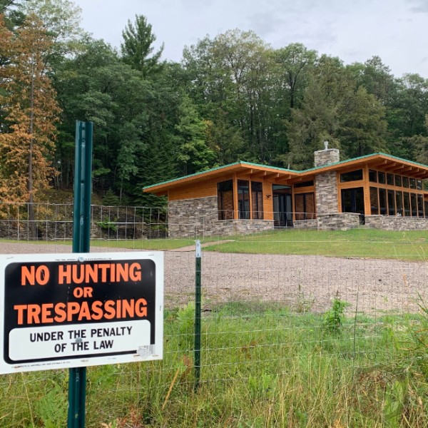 In The Middle Of A Real Estate Boom UAW Takes A Loss On Lavish Lake House Sale