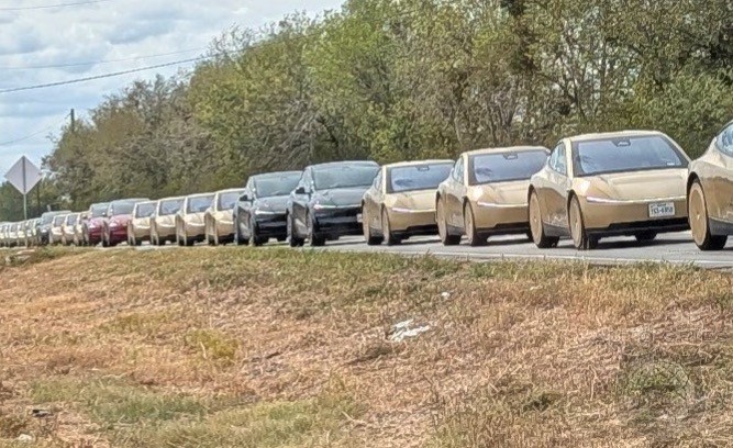 Tesla Cybercabs Swarm Austin’s F1 Weekend - AutoSpies Auto News