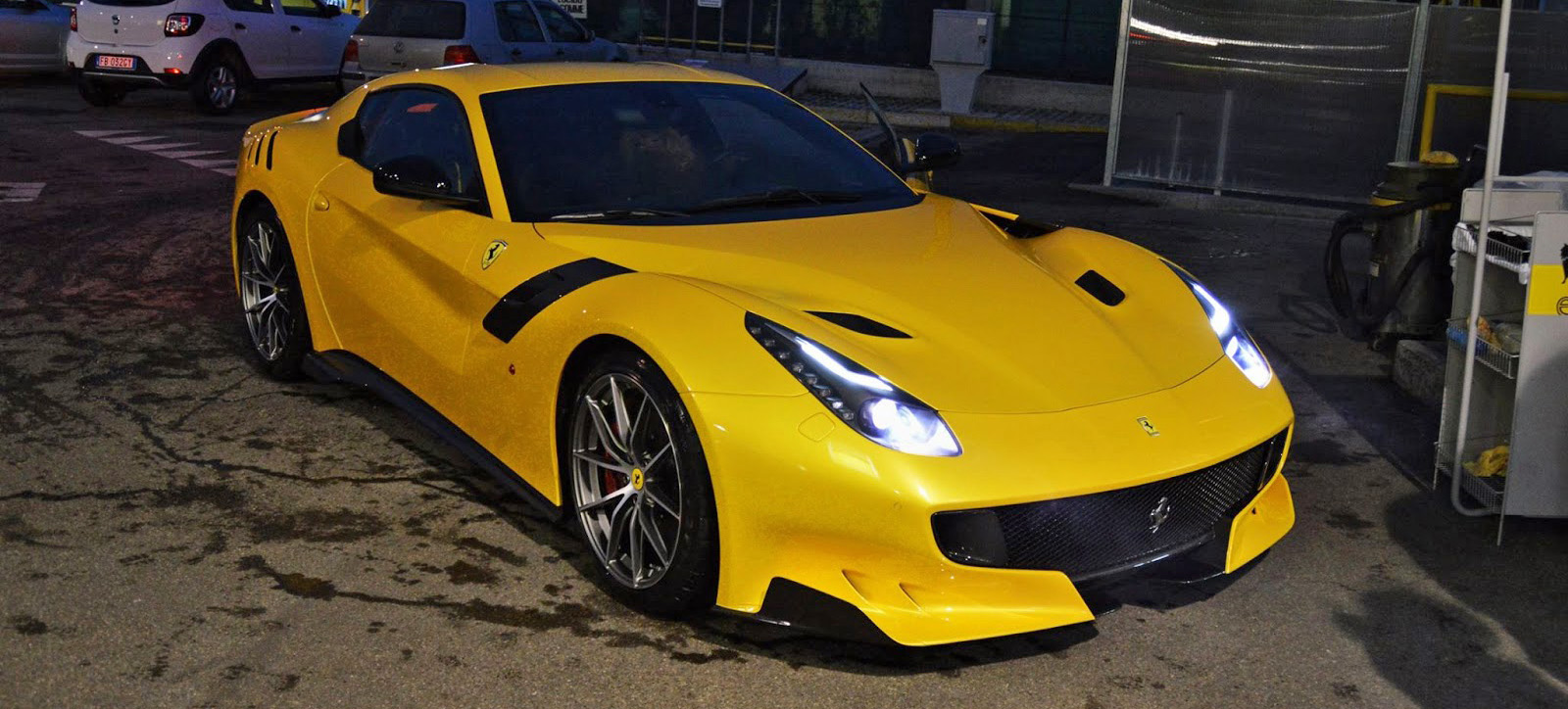 Ferrari f12 TDF Cabrio