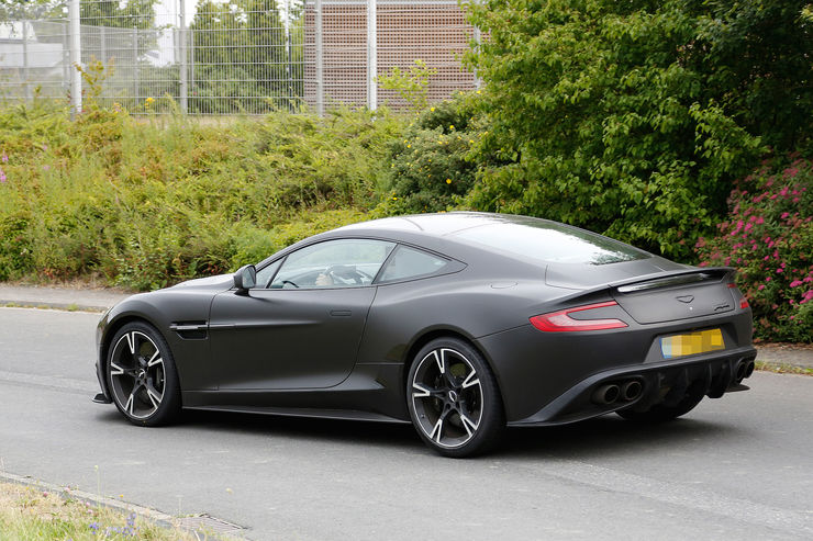 Aston Martin Vanquish розовый